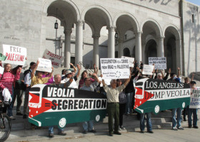 activists-in-los-angeles-tell-the-city-to-dump-veolia-on-30-march-2012-dump-veolia